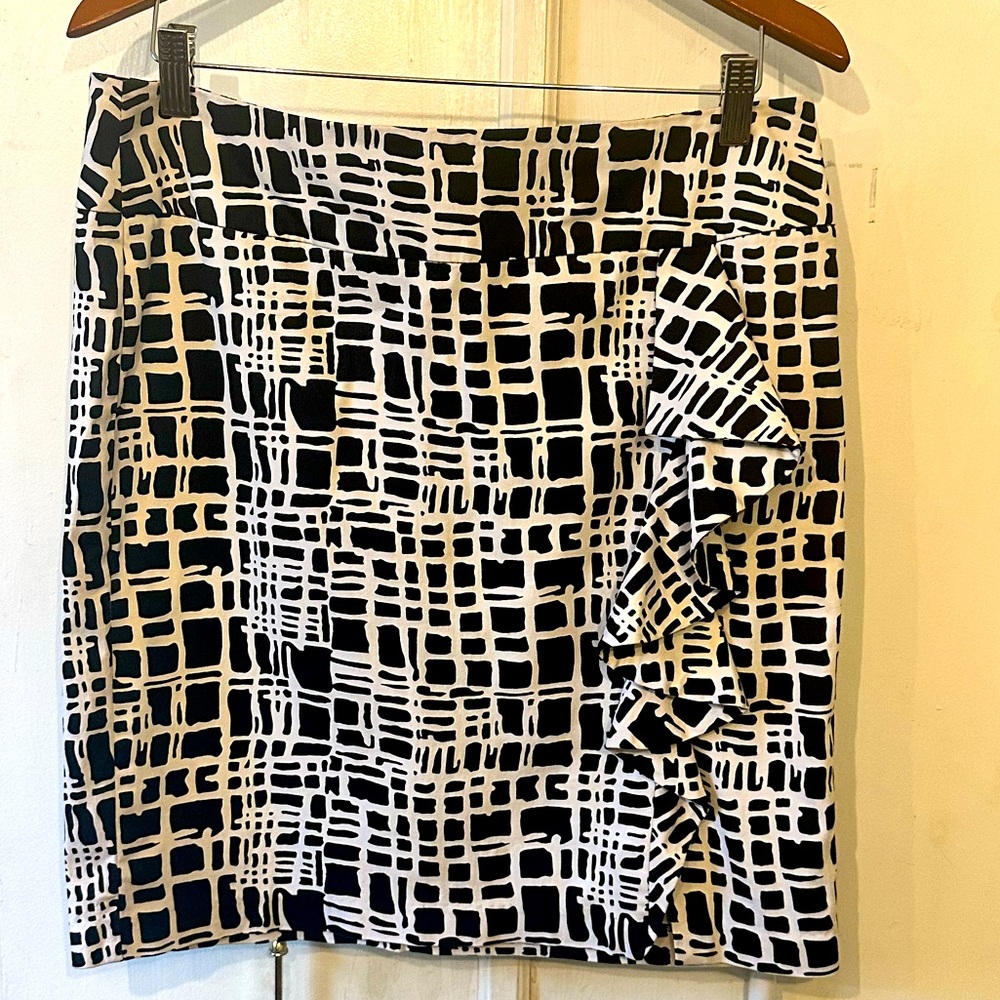 Cato women's size 12 black & white abstract skirt slight stretch